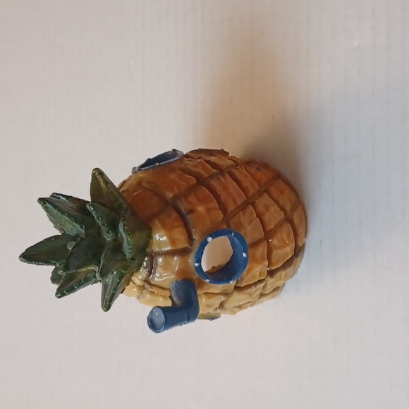 4/$30 New Fish Tank Decor - SpongeBob Pineapple House - Picture 2 of 3